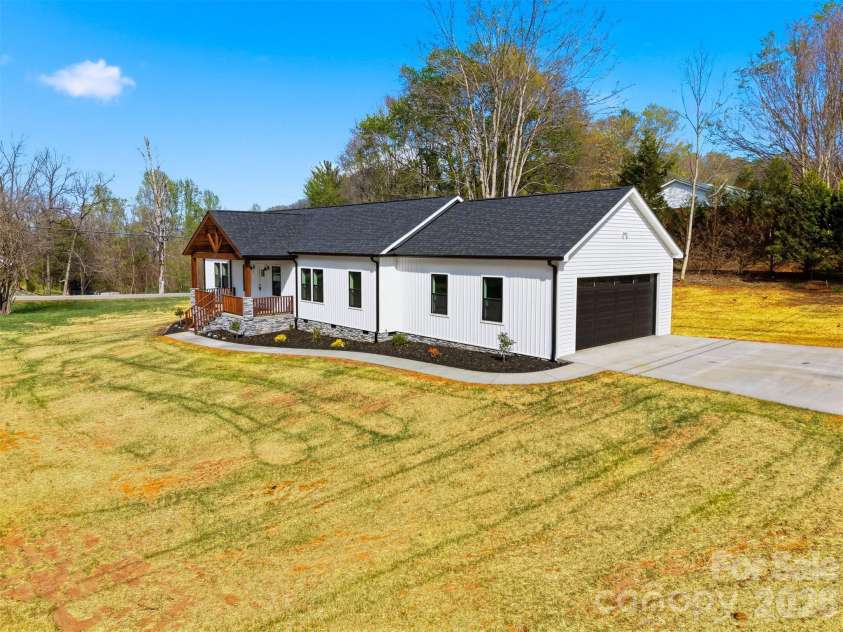 1007 Hibriten Drive, Lenoir, NC 28645.  MLS# CAR4365297, YatesRealty ID 13809. 