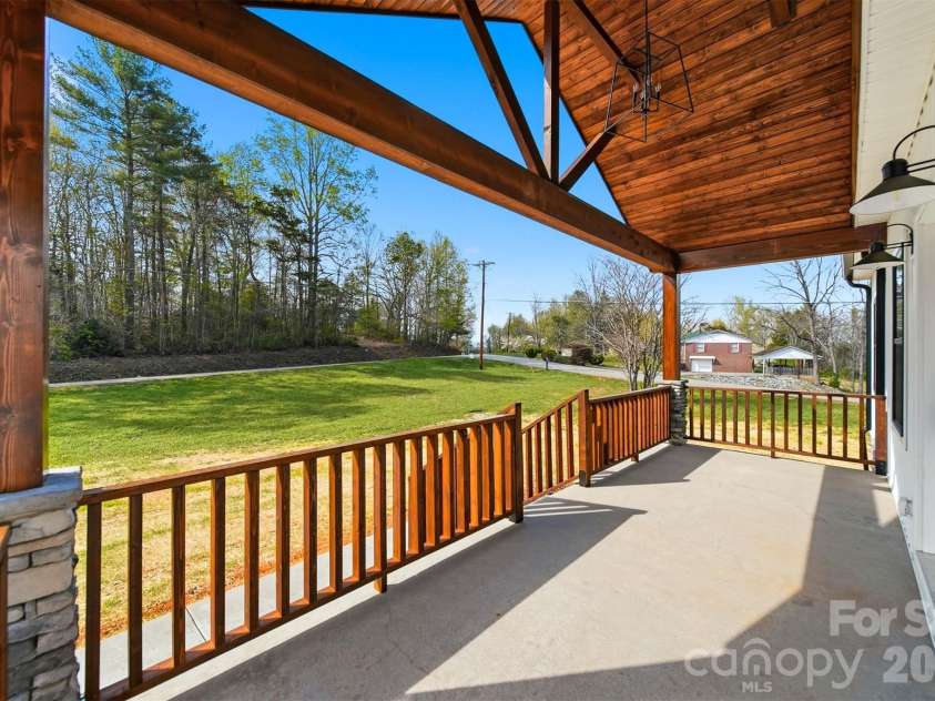 1007 Hibriten Drive, Lenoir, NC 28645.  MLS# CAR4365297, YatesRealty ID 13809. 