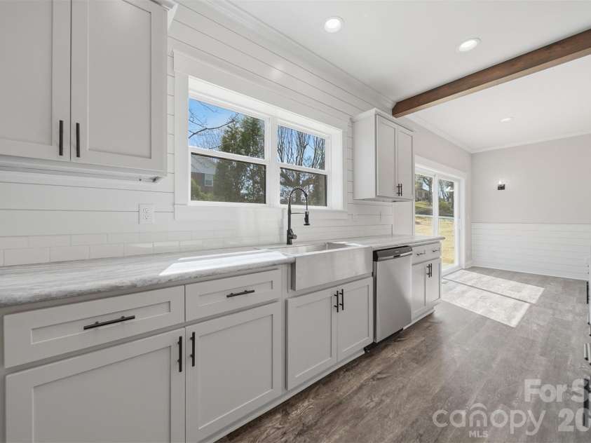 1007 Hibriten Drive, Lenoir, NC 28645.  MLS# CAR4365297, YatesRealty ID 13809. 