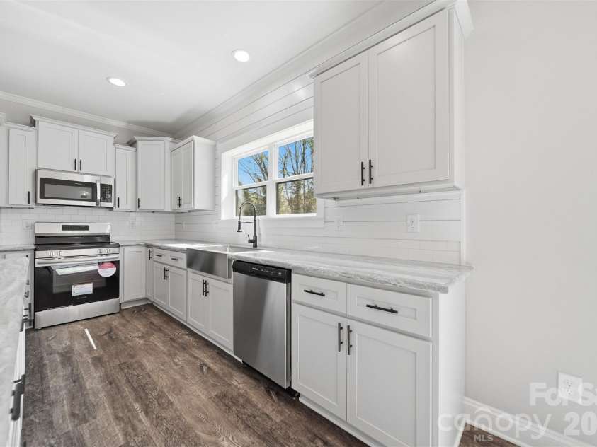 1007 Hibriten Drive, Lenoir, NC 28645.  MLS# CAR4365297, YatesRealty ID 13809. 