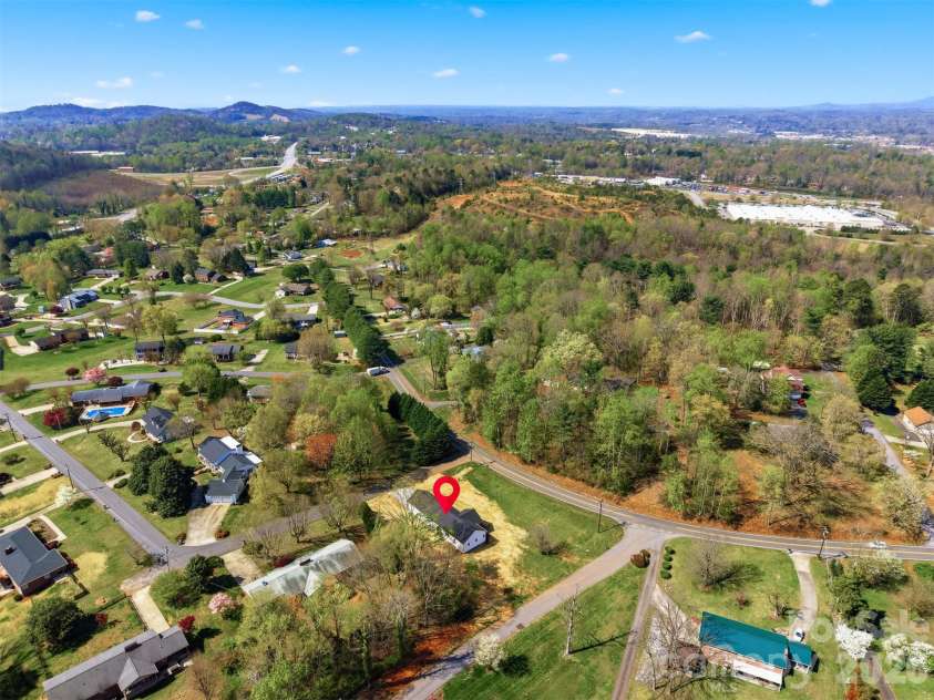 1007 Hibriten Drive, Lenoir, NC 28645.  MLS# CAR4365297, YatesRealty ID 13809. 