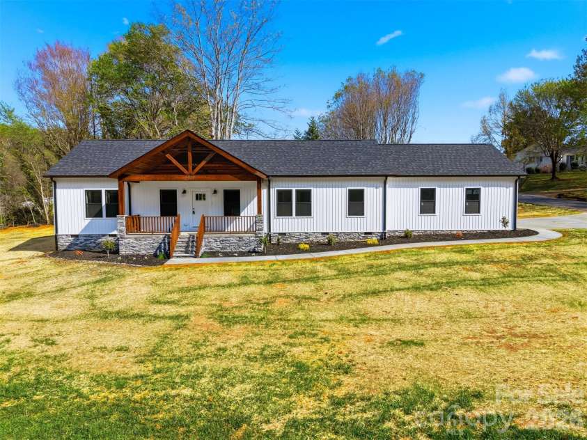 1007 Hibriten Drive, Lenoir, NC 28645.  MLS# CAR4365297, YatesRealty ID 13809. 