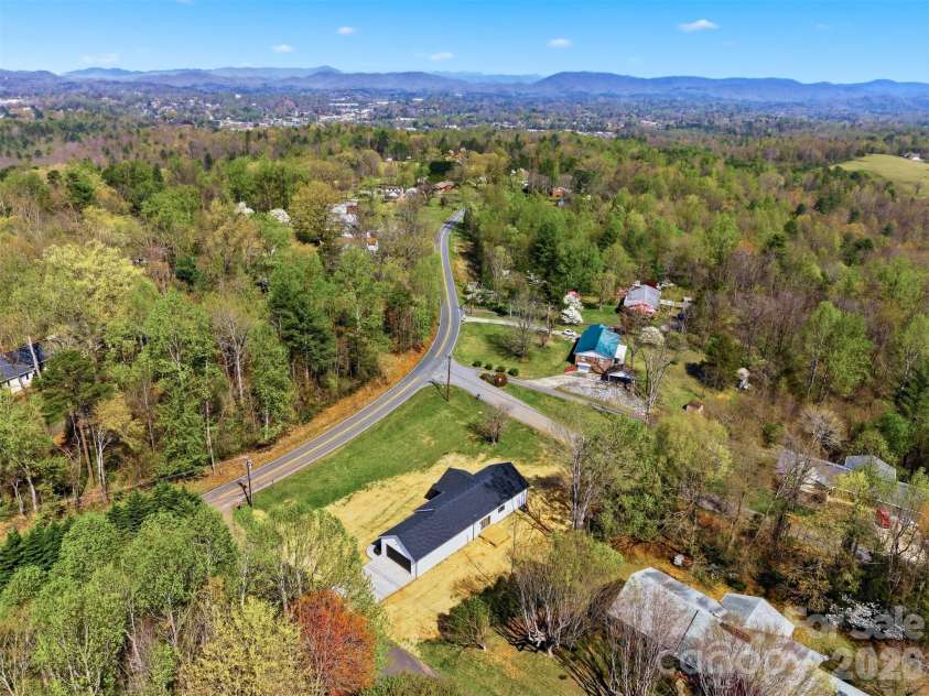 1007 Hibriten Drive, Lenoir, NC 28645.  MLS# CAR4365297, YatesRealty ID 13809. 