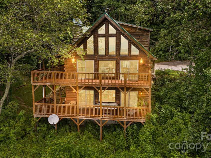 75 Donica View, Swannanoa, NC 28778.  MLS# CAR4252068, YatesRealty ID 13809. 