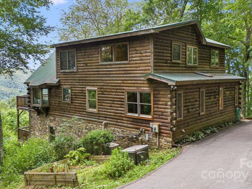 75 Donica View, Swannanoa, NC 28778.  MLS# CAR4252068, YatesRealty ID 13809. 