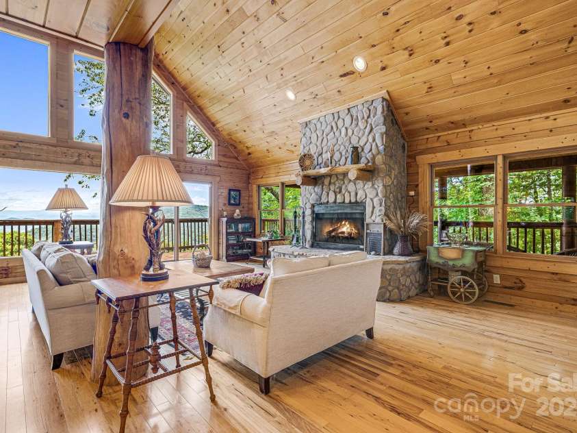 75 Donica View, Swannanoa, NC 28778.  MLS# CAR4252068, YatesRealty ID 13809. 