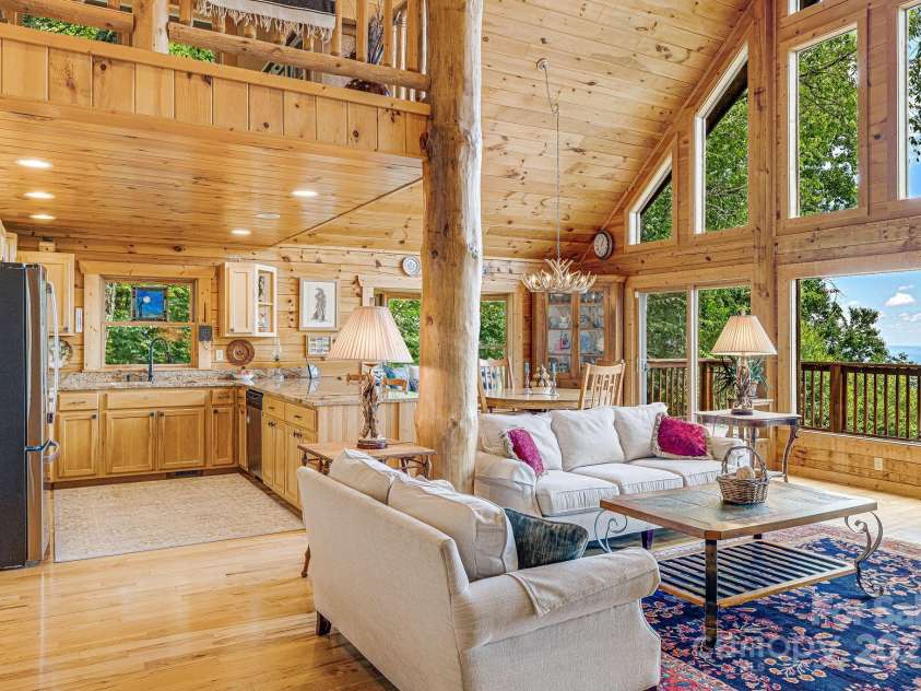 75 Donica View, Swannanoa, NC 28778.  MLS# CAR4252068, YatesRealty ID 13809. 