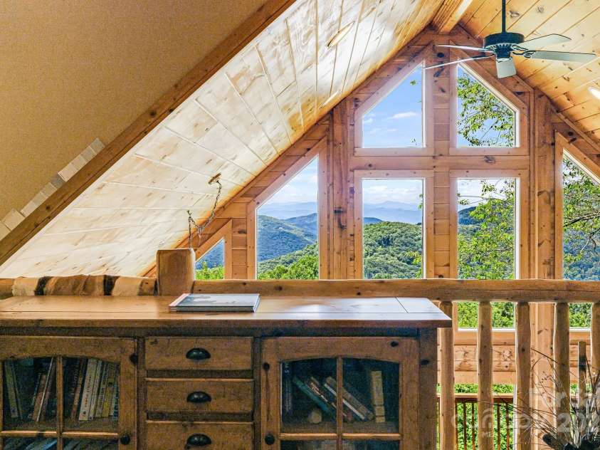 75 Donica View, Swannanoa, NC 28778.  MLS# CAR4252068, YatesRealty ID 13809. 
