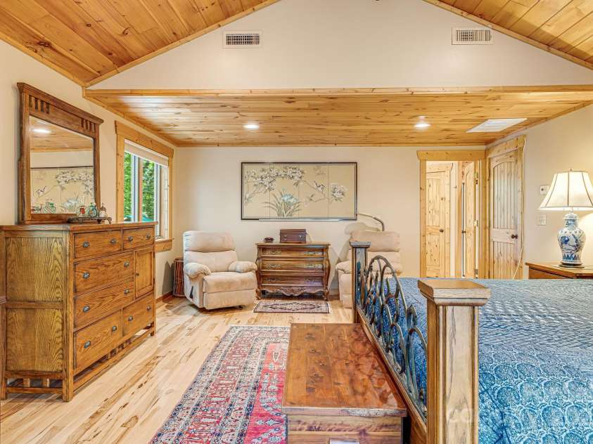 75 Donica View, Swannanoa, NC 28778.  MLS# CAR4252068, YatesRealty ID 13809. 