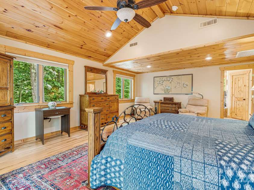 75 Donica View, Swannanoa, NC 28778.  MLS# CAR4252068, YatesRealty ID 13809. 