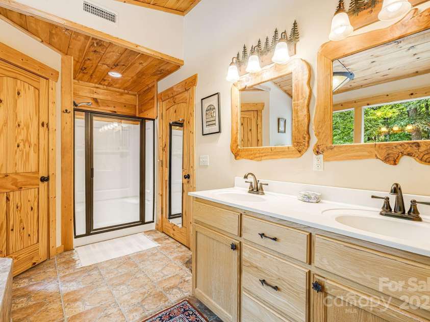 75 Donica View, Swannanoa, NC 28778.  MLS# CAR4252068, YatesRealty ID 13809. 