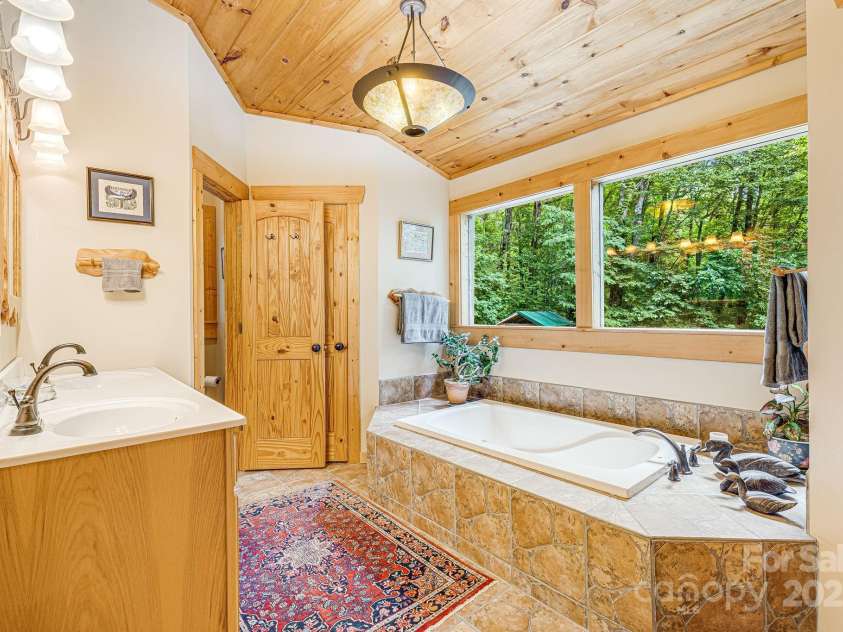 75 Donica View, Swannanoa, NC 28778.  MLS# CAR4252068, YatesRealty ID 13809. 