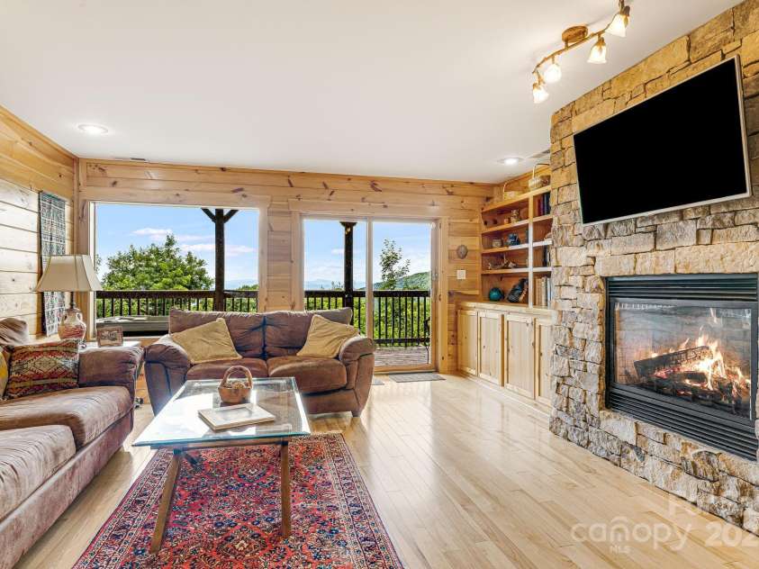 75 Donica View, Swannanoa, NC 28778.  MLS# CAR4252068, YatesRealty ID 13809. 