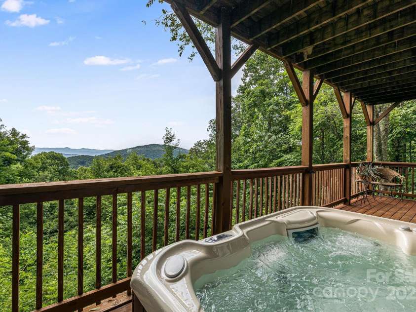 75 Donica View, Swannanoa, NC 28778.  MLS# CAR4252068, YatesRealty ID 13809. 