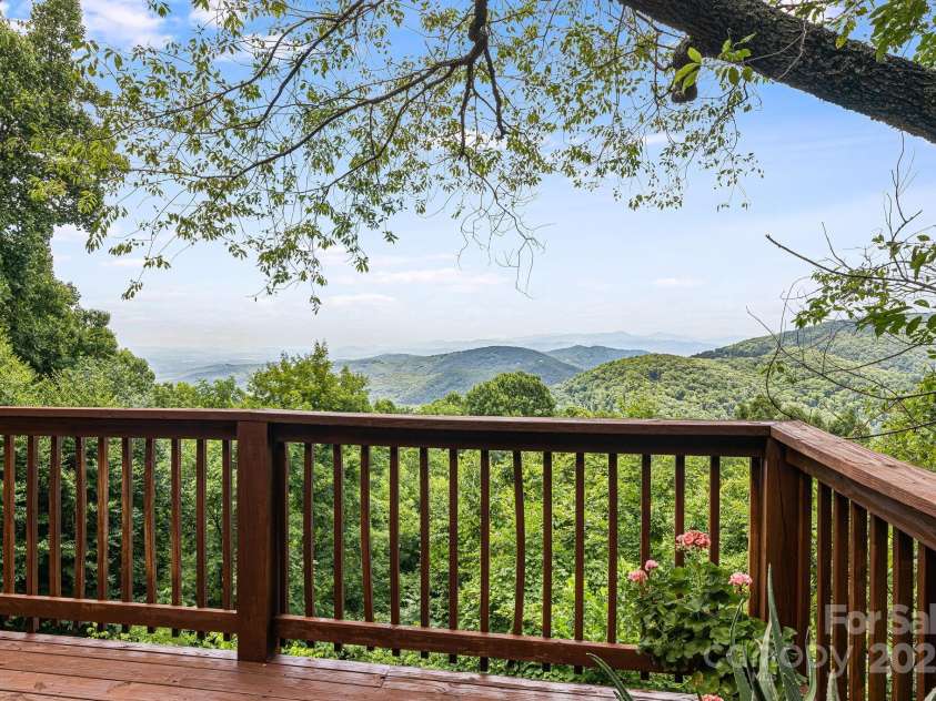 75 Donica View, Swannanoa, NC 28778.  MLS# CAR4252068, YatesRealty ID 13809. 