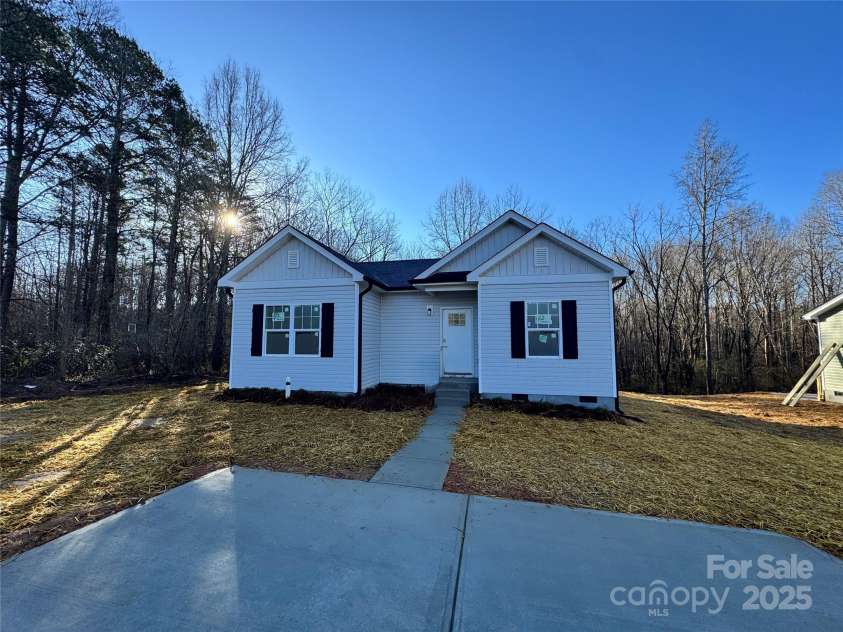 703 Queens Court, Gastonia, NC 28052.  MLS# CAR4219102, YatesRealty ID 1381. 