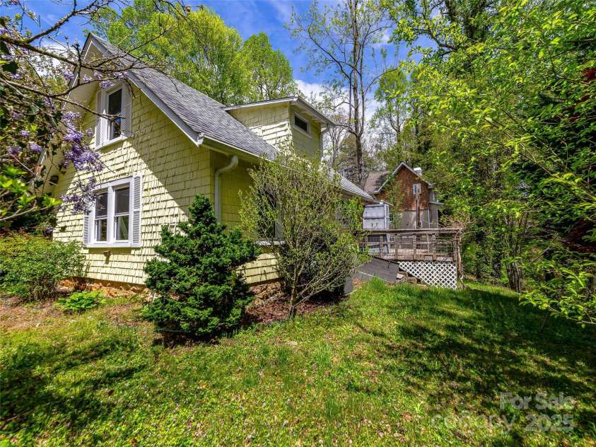 112 Charles Street, Saluda, NC 28773.  MLS# CAR4251531, YatesRealty ID 13810. 