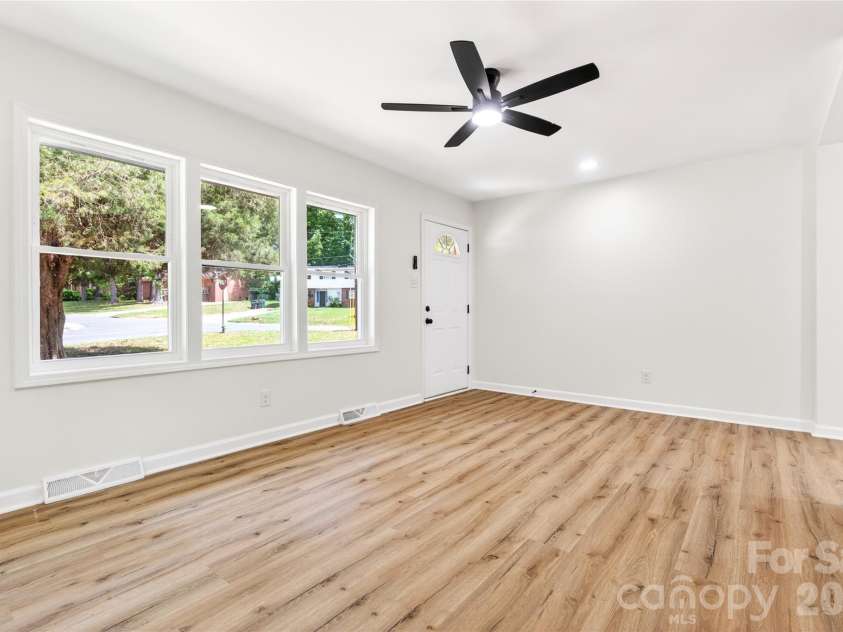 4844 Hidden Valley Road, Charlotte, NC 28213.  MLS# CAR4370893, YatesRealty ID 13810. 