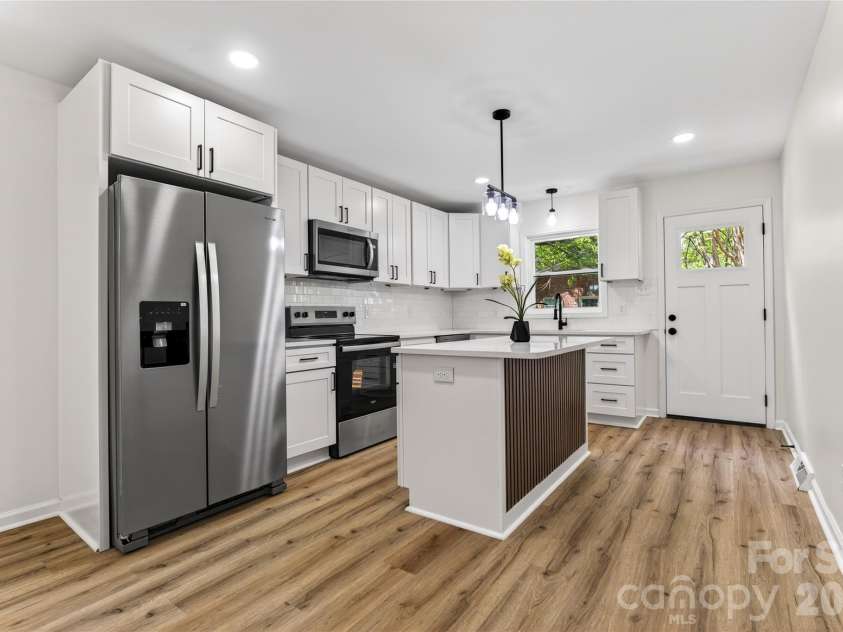 4844 Hidden Valley Road, Charlotte, NC 28213.  MLS# CAR4370893, YatesRealty ID 13810. 