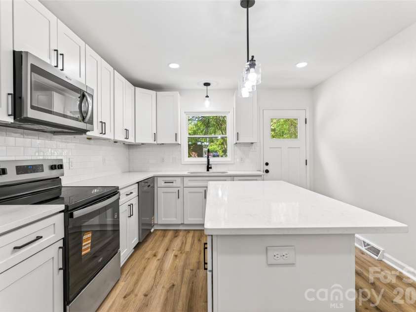 4844 Hidden Valley Road, Charlotte, NC 28213.  MLS# CAR4370893, YatesRealty ID 13810. 