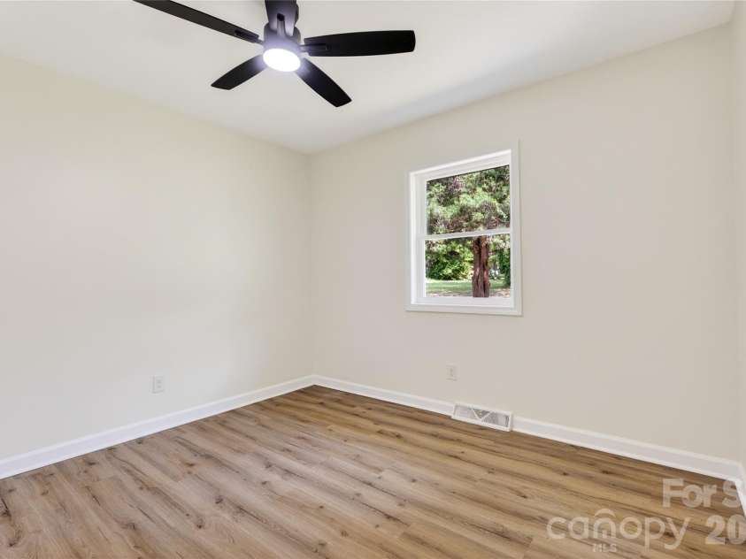 4844 Hidden Valley Road, Charlotte, NC 28213.  MLS# CAR4370893, YatesRealty ID 13810. 