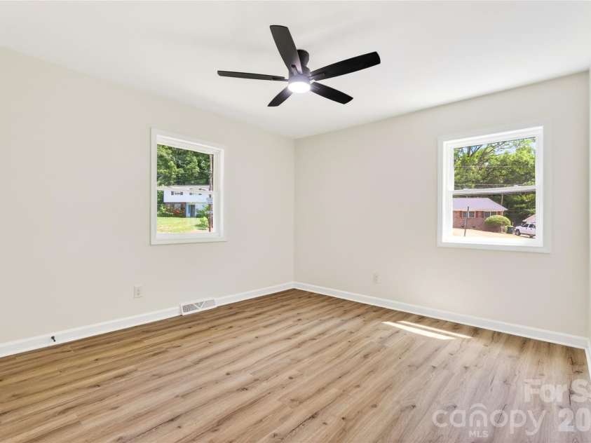 4844 Hidden Valley Road, Charlotte, NC 28213.  MLS# CAR4370893, YatesRealty ID 13810. 