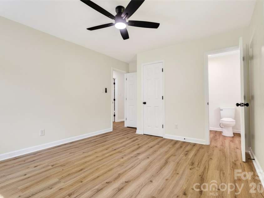 4844 Hidden Valley Road, Charlotte, NC 28213.  MLS# CAR4370893, YatesRealty ID 13810. 