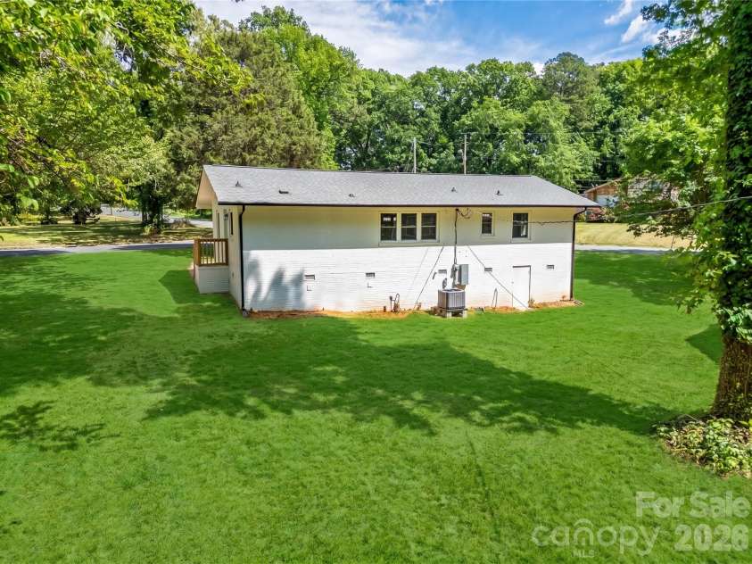 4844 Hidden Valley Road, Charlotte, NC 28213.  MLS# CAR4370893, YatesRealty ID 13810. 