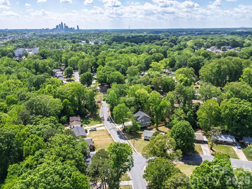 4844 Hidden Valley Road, Charlotte, NC 28213.  MLS# CAR4370893, YatesRealty ID 13810. Charlotte views