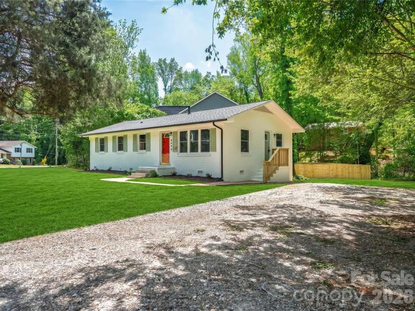 4844 Hidden Valley Road, Charlotte, NC 28213.  MLS# CAR4370893, YatesRealty ID 13810. Driveway