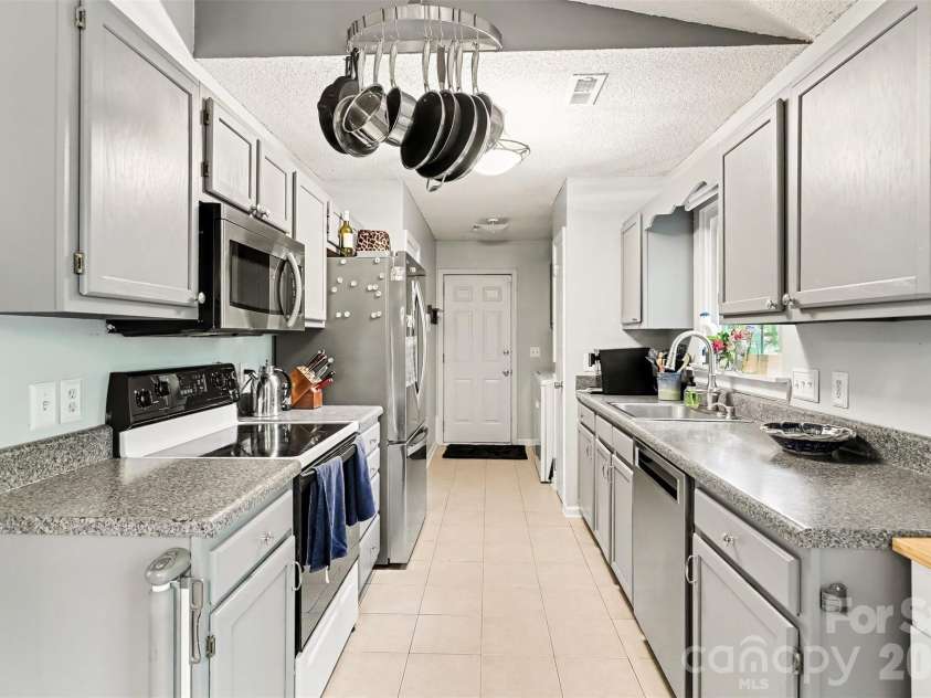 12405 Mallard Ridge Drive, Charlotte, NC 28269.  MLS# CAR4368839, YatesRealty ID 13811. 