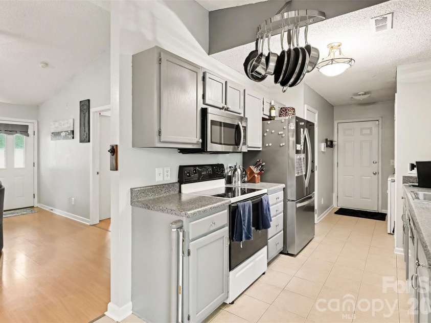 12405 Mallard Ridge Drive, Charlotte, NC 28269.  MLS# CAR4368839, YatesRealty ID 13811. 