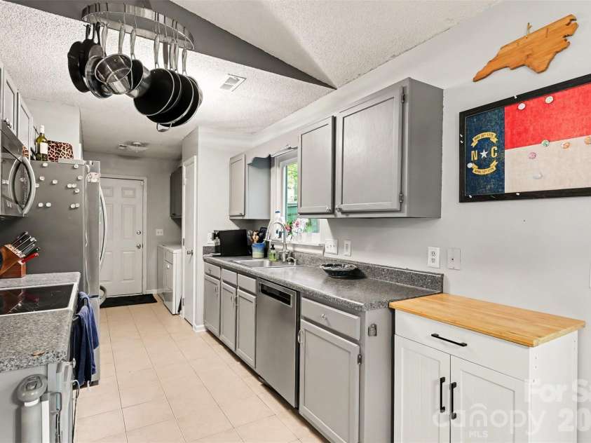 12405 Mallard Ridge Drive, Charlotte, NC 28269.  MLS# CAR4368839, YatesRealty ID 13811. 