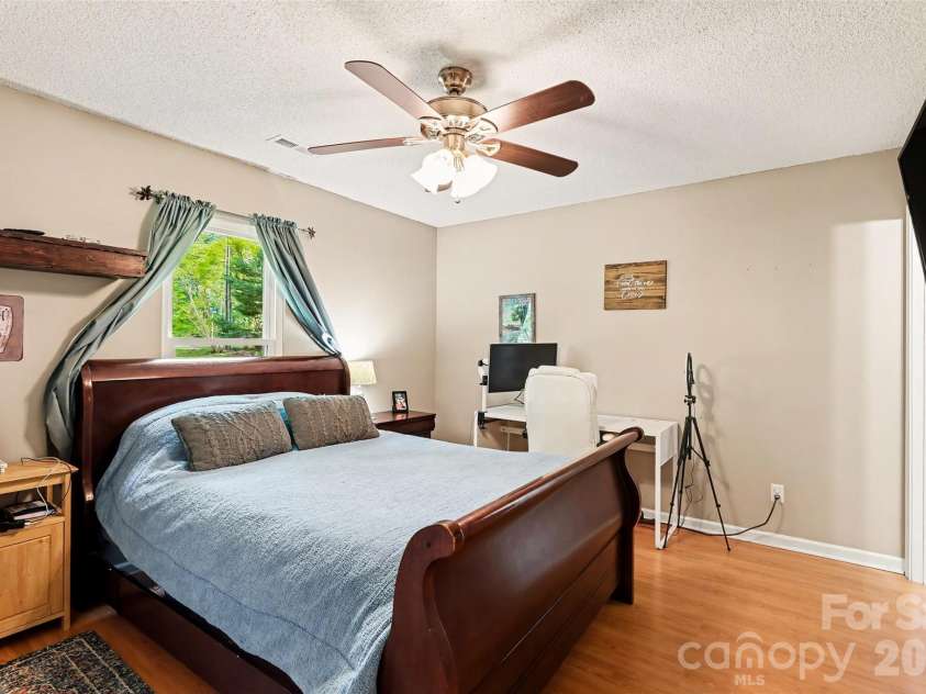 12405 Mallard Ridge Drive, Charlotte, NC 28269.  MLS# CAR4368839, YatesRealty ID 13811. 