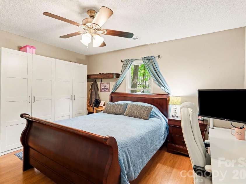 12405 Mallard Ridge Drive, Charlotte, NC 28269.  MLS# CAR4368839, YatesRealty ID 13811. 