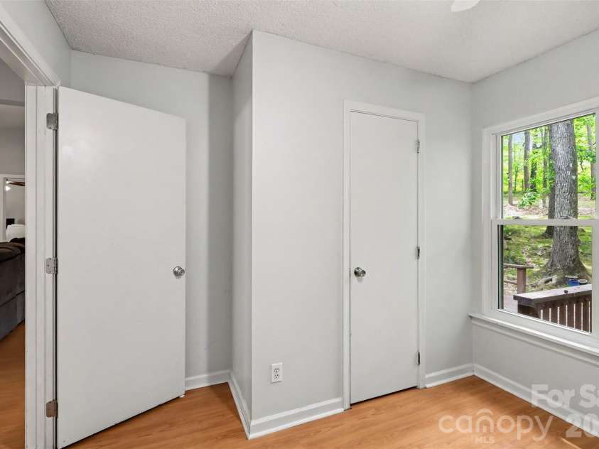 12405 Mallard Ridge Drive, Charlotte, NC 28269.  MLS# CAR4368839, YatesRealty ID 13811. 