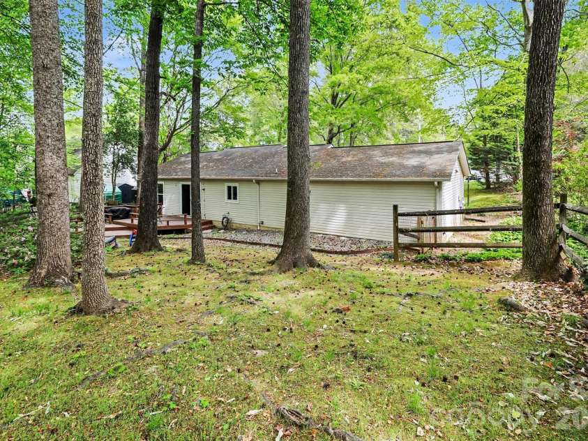 12405 Mallard Ridge Drive, Charlotte, NC 28269.  MLS# CAR4368839, YatesRealty ID 13811. 