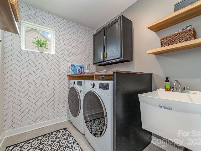 4660 Ardmore Lane, Harrisburg, NC 28075.  MLS# CAR4232846, YatesRealty ID 13811. Laundry located upstairs