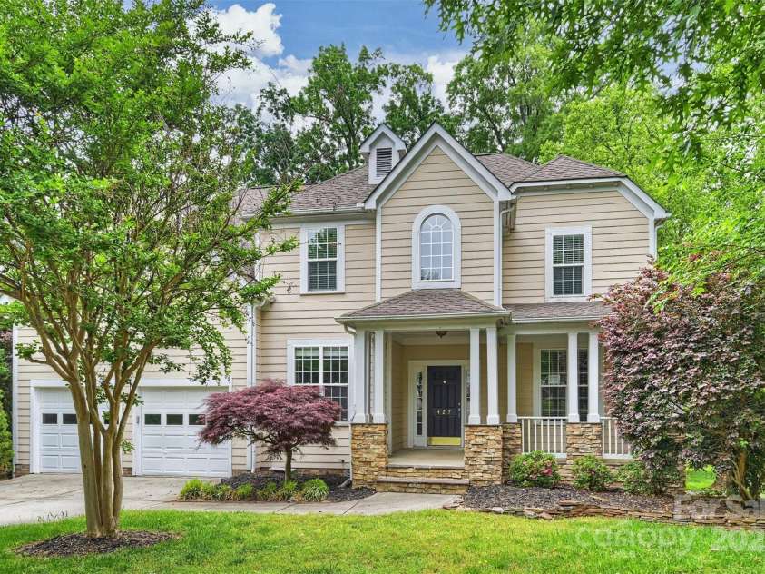 427 Pinnacle Lane, Huntersville, NC 28078.  MLS# CAR4252697, YatesRealty ID 13812. 