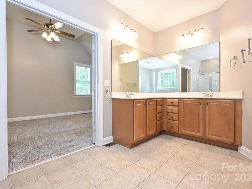 427 Pinnacle Lane, Huntersville, NC 28078.  MLS# CAR4252697, YatesRealty ID 13812. 