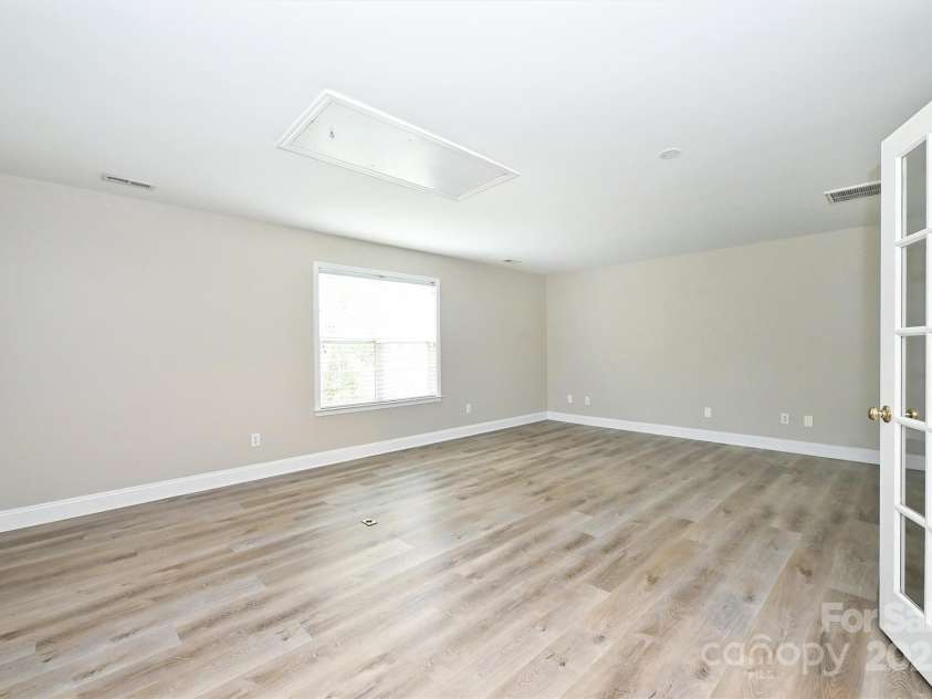 427 Pinnacle Lane, Huntersville, NC 28078.  MLS# CAR4252697, YatesRealty ID 13812. 