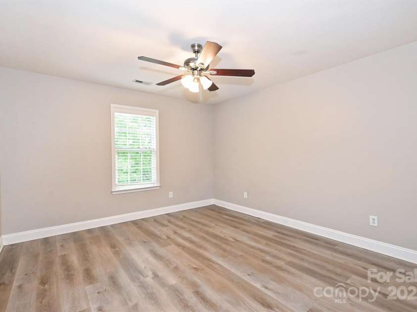 427 Pinnacle Lane, Huntersville, NC 28078.  MLS# CAR4252697, YatesRealty ID 13812. 