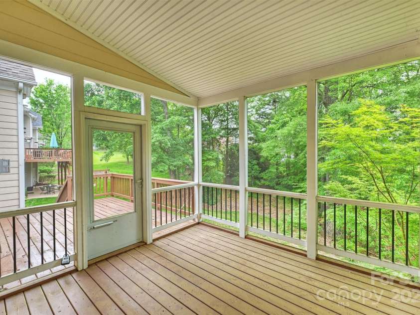 427 Pinnacle Lane, Huntersville, NC 28078.  MLS# CAR4252697, YatesRealty ID 13812. 