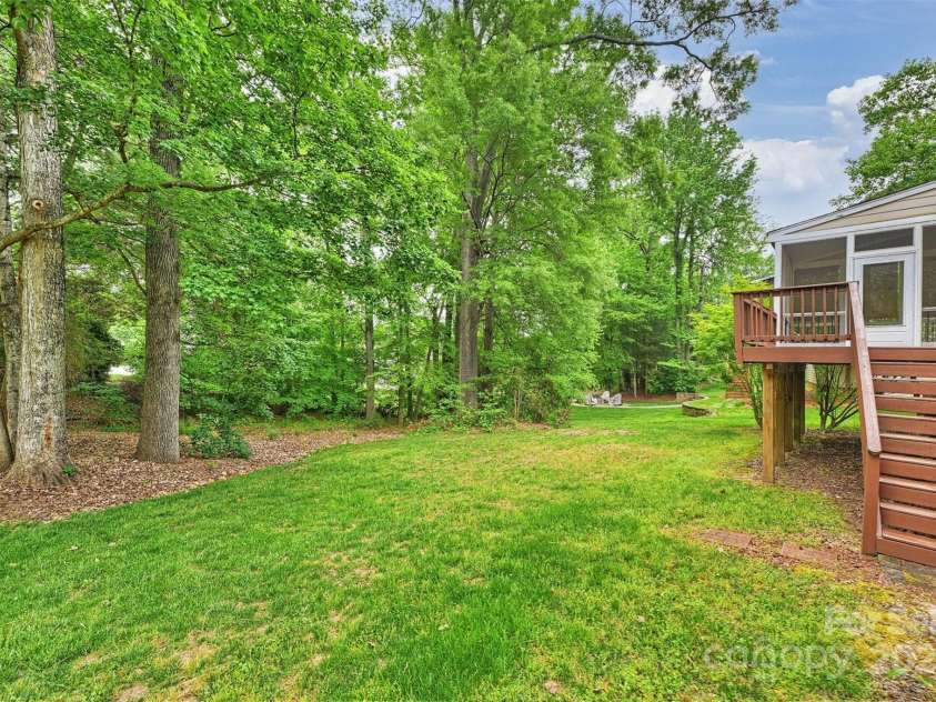 427 Pinnacle Lane, Huntersville, NC 28078.  MLS# CAR4252697, YatesRealty ID 13812. 