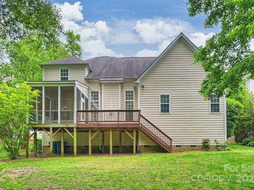 427 Pinnacle Lane, Huntersville, NC 28078.  MLS# CAR4252697, YatesRealty ID 13812. 