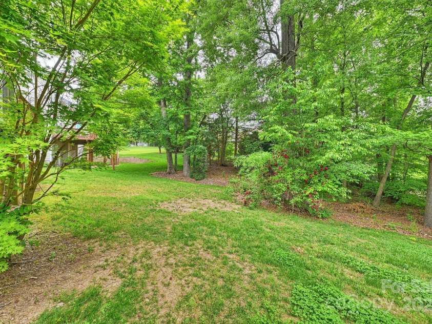 427 Pinnacle Lane, Huntersville, NC 28078.  MLS# CAR4252697, YatesRealty ID 13812. 