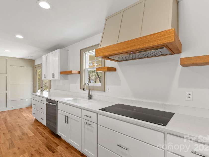 1416 Howard Gap Loop Road, Flat Rock, NC 28731.  MLS# CAR4234624, YatesRealty ID 13813. Kitchen