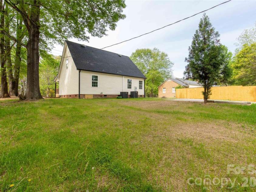 2425 Kershaw Camden Highway, Lancaster, SC 29720.  MLS# CAR4330831, YatesRealty ID 13813. 