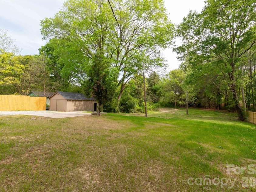 2425 Kershaw Camden Highway, Lancaster, SC 29720.  MLS# CAR4330831, YatesRealty ID 13813. 