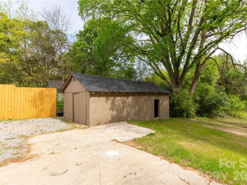 2425 Kershaw Camden Highway, Lancaster, SC 29720.  MLS# CAR4330831, YatesRealty ID 13813. 